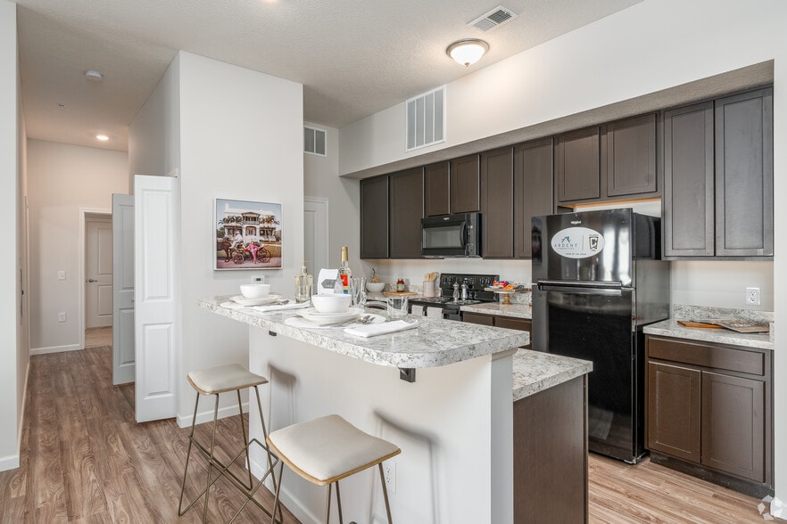 Building Photo - Alkire Meadows