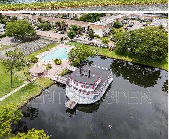 Building Photo - 6075 Village Cir