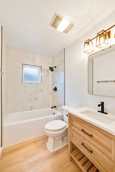 Building Photo - 4413 W Rogers Ave