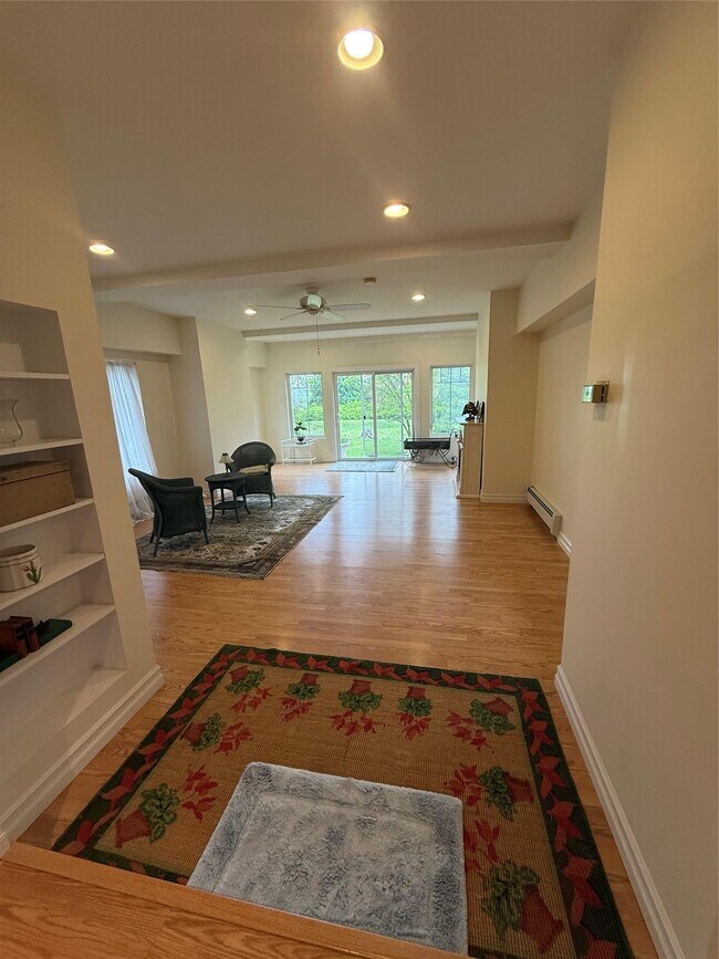 Primary Photo - 21 Murray Dr