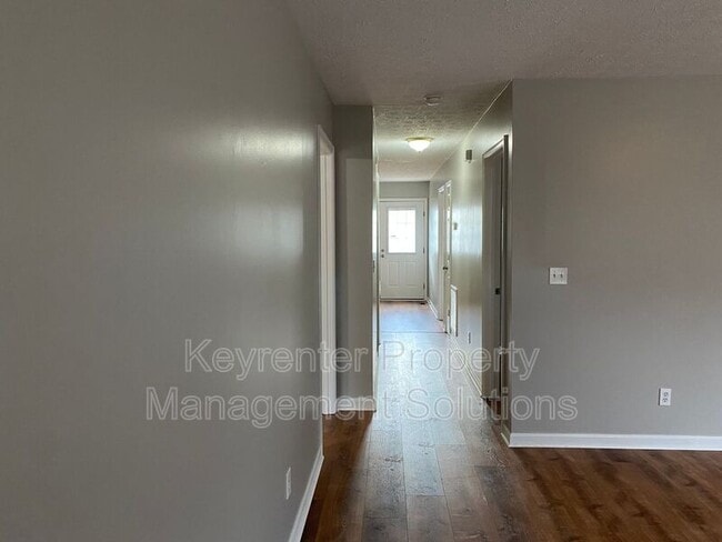 Building Photo - 1050 B St