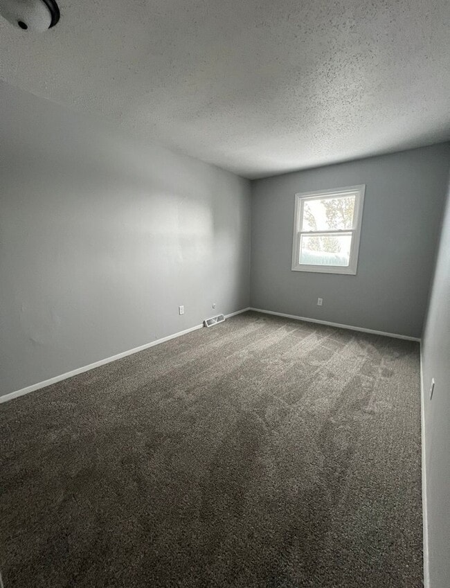 Building Photo - 5437/5439 N Linwood Ave