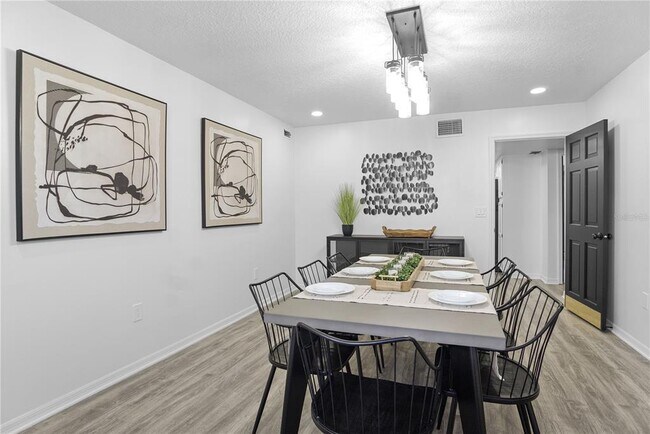 Building Photo - 2540 Albany Dr