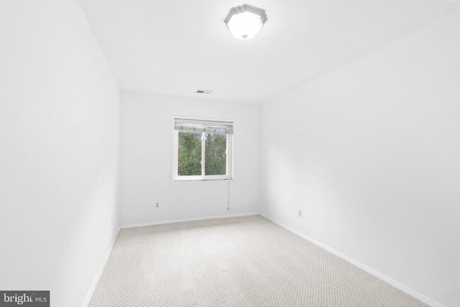 Building Photo - 6284 Rose Hill Dr