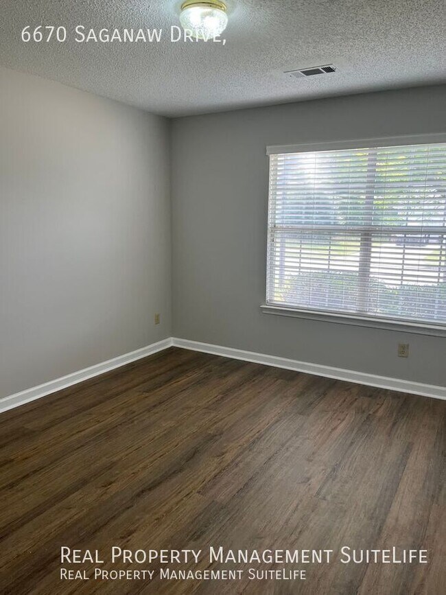 Building Photo - 6670 Saganaw Dr
