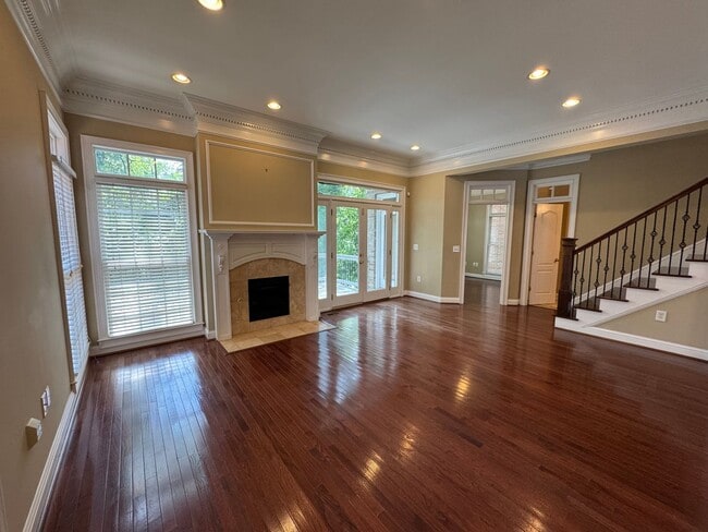 Building Photo - Executive Rental in Pear Alley Condominium...