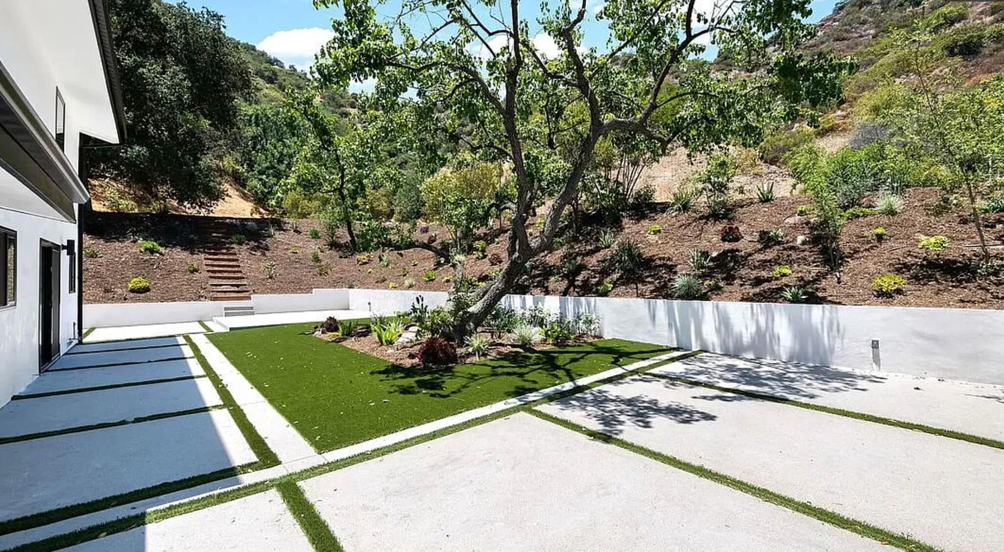 Building Photo - 17163 Clemons Dr