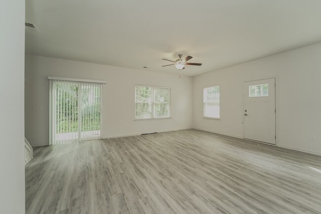 Building Photo - 7105 Plott Rd