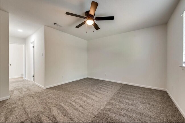 Building Photo - 1004 Darnell Ave