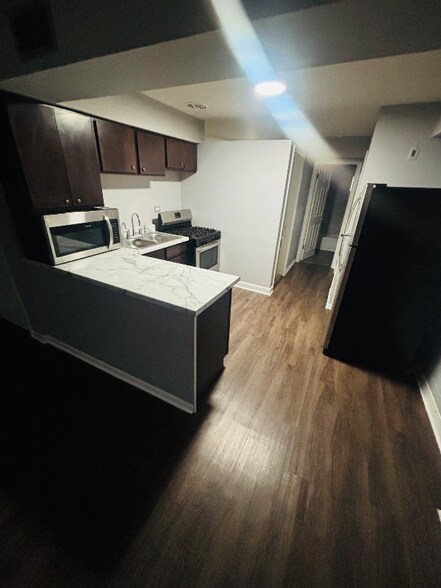 Building Photo - 7830 S Yates Blvd