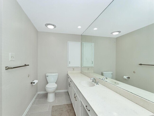 Building Photo - 5600 San Felipe St