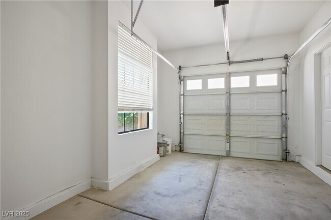 Building Photo - 10506 Calico Pines Ave