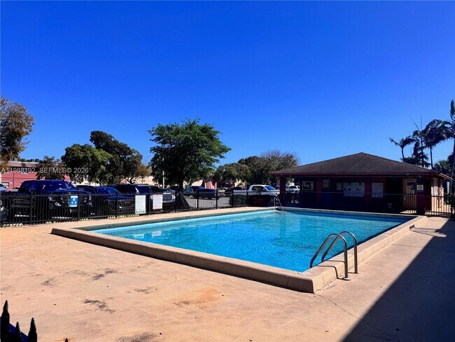 Building Photo - 95 NE 41st St