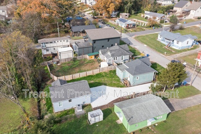 Building Photo - 24 Sawyer St