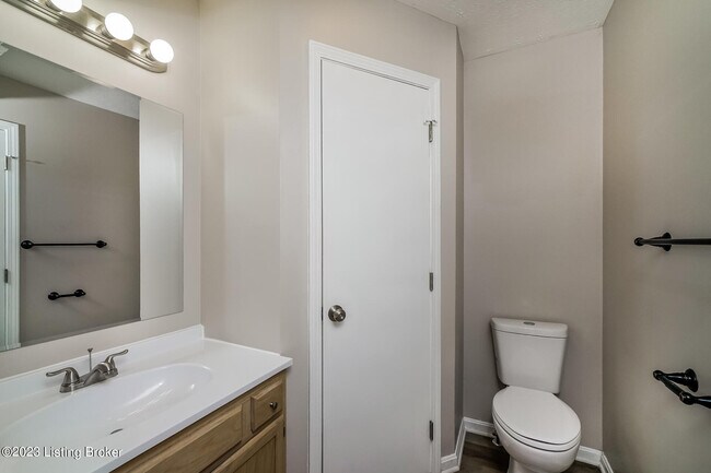 Building Photo - 4103 Willowview Blvd