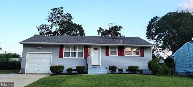 Building Photo - 489 University Blvd