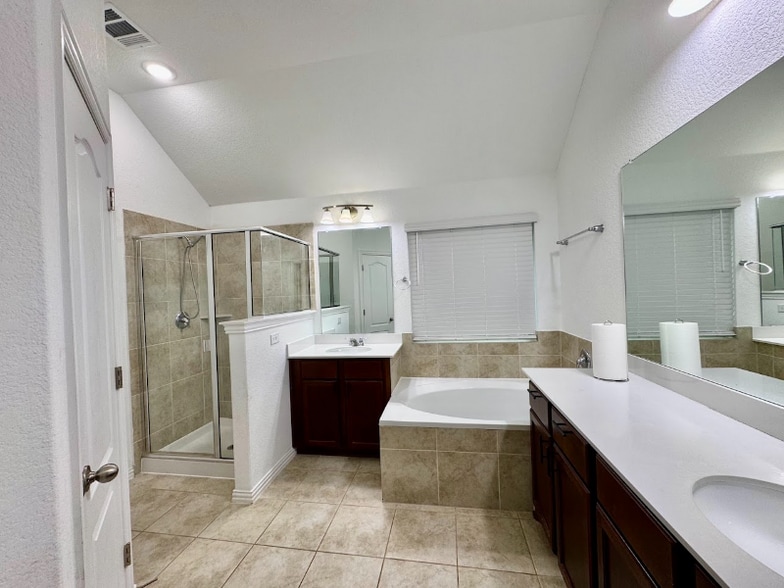 Building Photo - 1609 Harrongton Wy