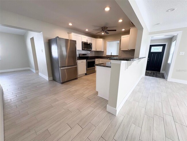 Building Photo - 736 86th Ave N