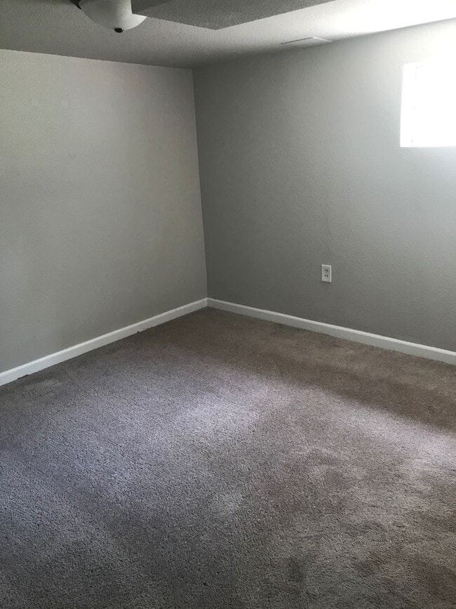 Building Photo - 2 BEDROOMS, 2 BATHROOMS, WITH 2 BONUS ROOMS AND A SECOND KITCHEN!