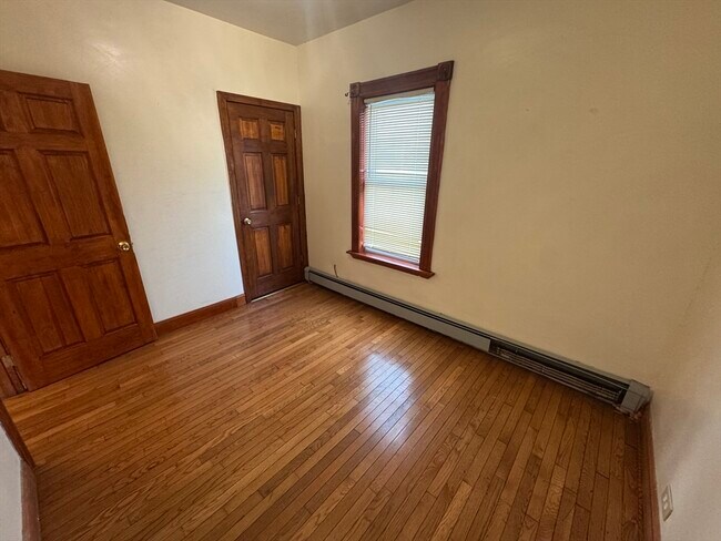 Building Photo - 374 Bowdoin St