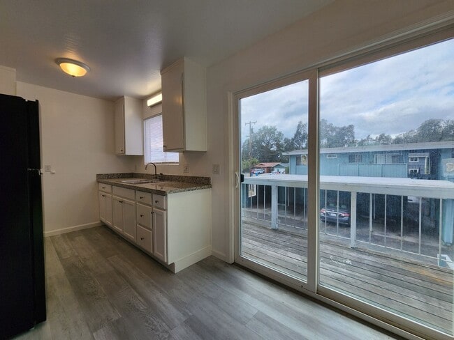 Building Photo - 1075 Delport Ave