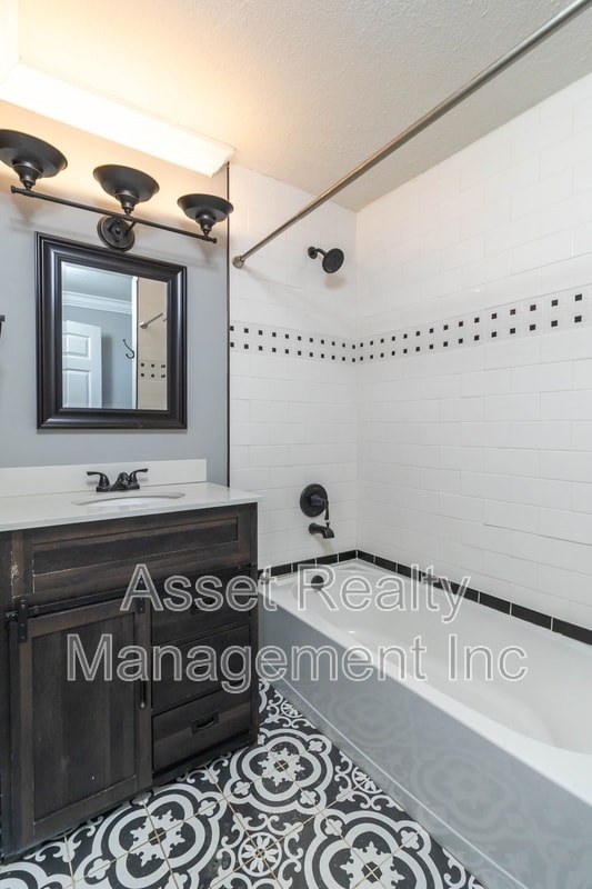 Building Photo - 1900 Edgewood Ave