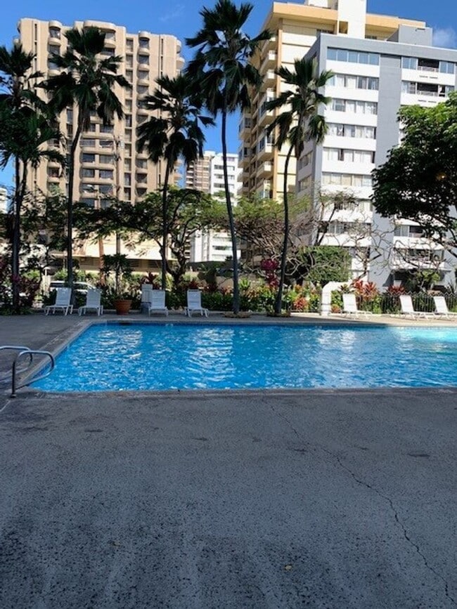 Building Photo - Available now: A studio 1 bath at Liliuokalani Gardens