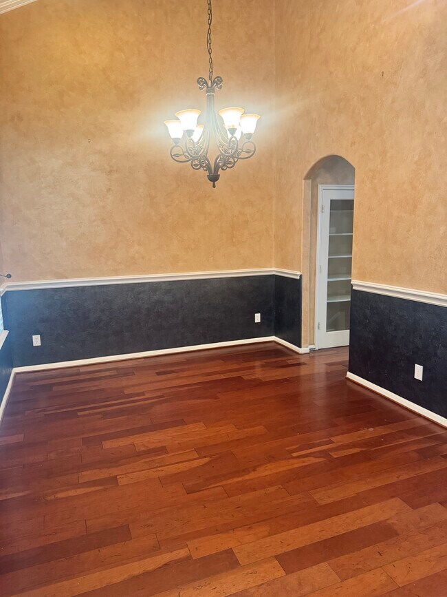 Building Photo - 11303 English Rose Trail