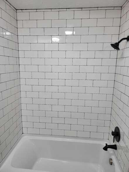 Building Photo - 642 Echo Bend Blvd