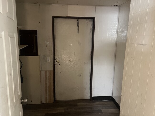 Building Photo - 505 W Hubbard Ave