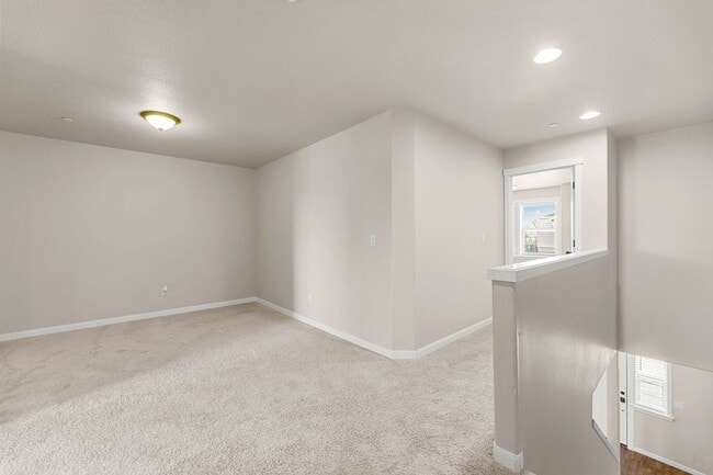 Building Photo - Gorgeous Townhome in Ridgefield!