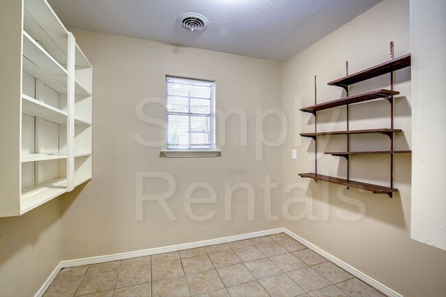 Building Photo - 6426 Chapman Dr