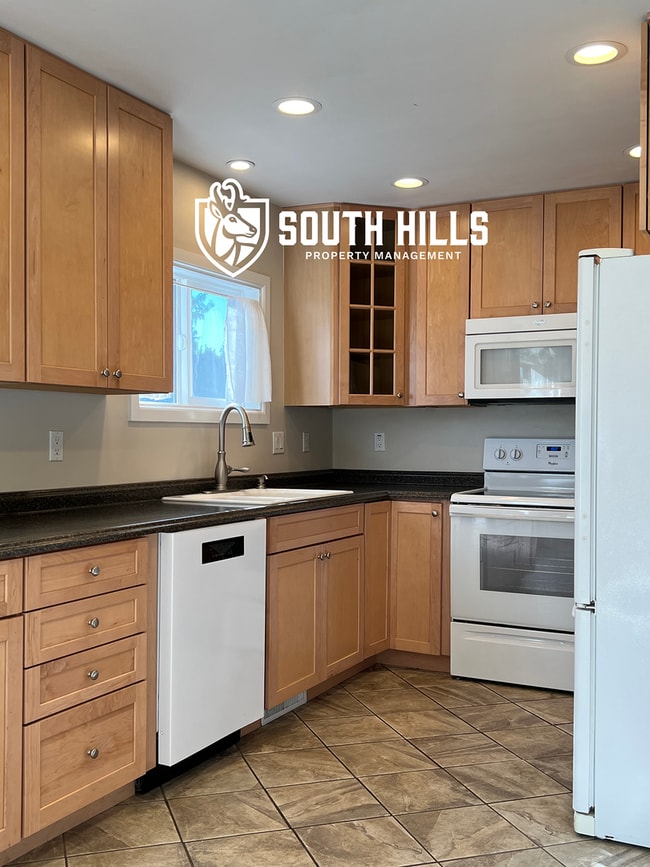 Building Photo - 3bed/2bath w/finished basement, landscaping & Water, Sewer, Trash Included, RV Parking