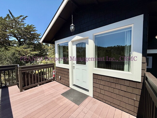 Building Photo - Top Floor Unit With Bonus Room in Gerstle ...