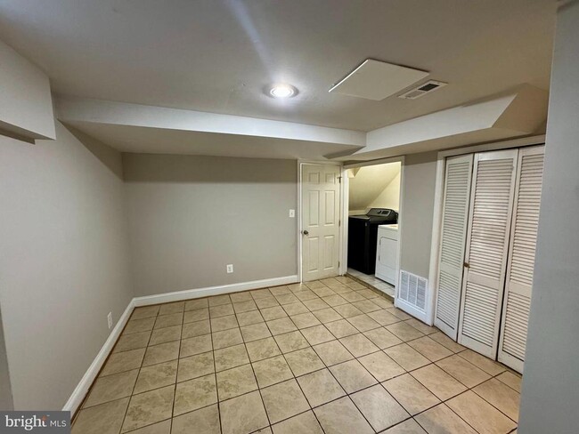 Building Photo - 7204 Glenridge Dr