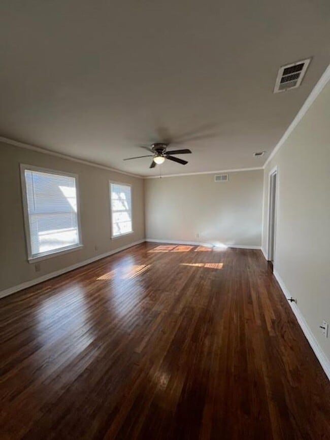 Building Photo - 1105 Fisher St