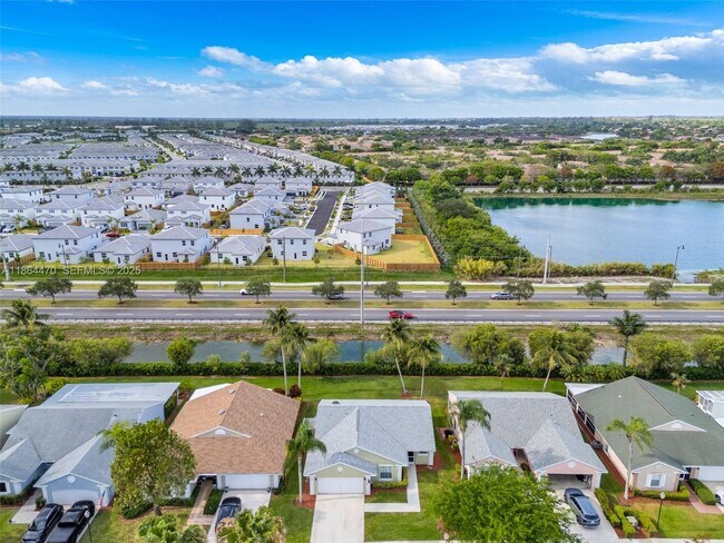 Building Photo - 2590 SE 7th Pl