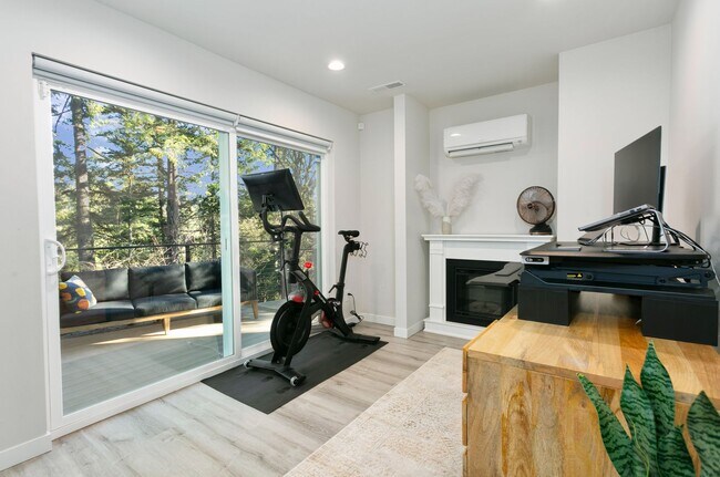 Building Photo - Gorgeous House in a Family-Friendly neighb...