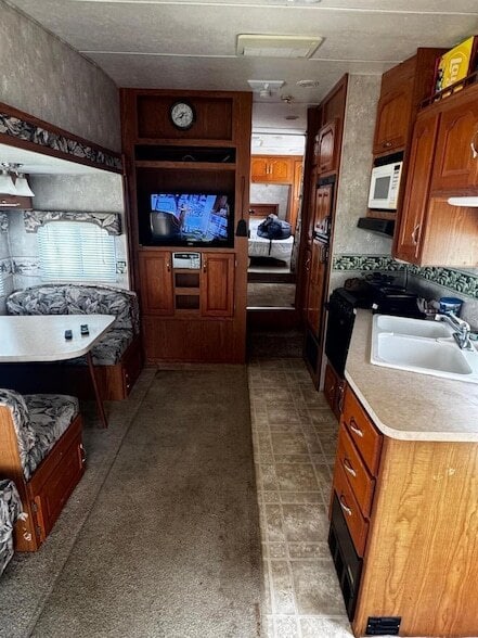 Building Photo - 15482 Mapletree Dr