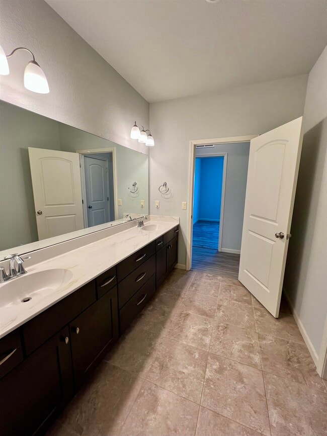 Building Photo - 369 Bella Way