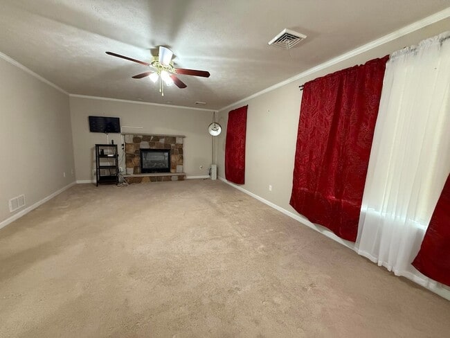 Building Photo - 3051 Briarwood Dr