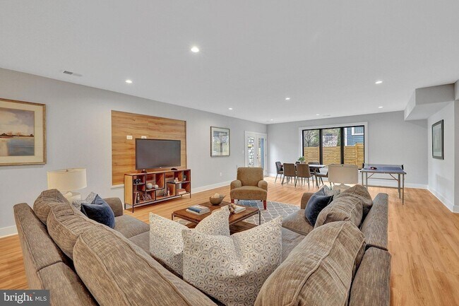 Building Photo - 1100 Balls Hill Rd