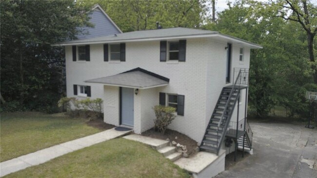 Building Photo - 216 Superior Ave