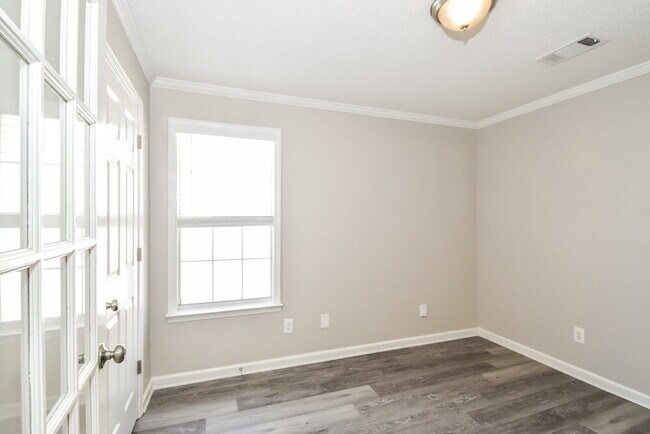 Building Photo - 752 N Ericson Rd