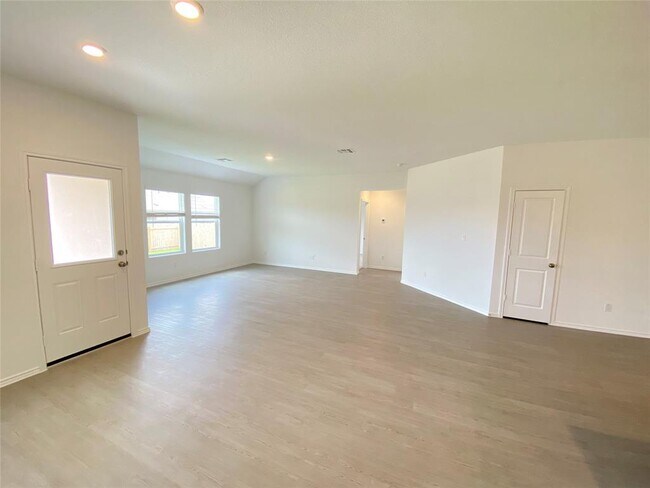 Building Photo - 1332 Aquilla Dr