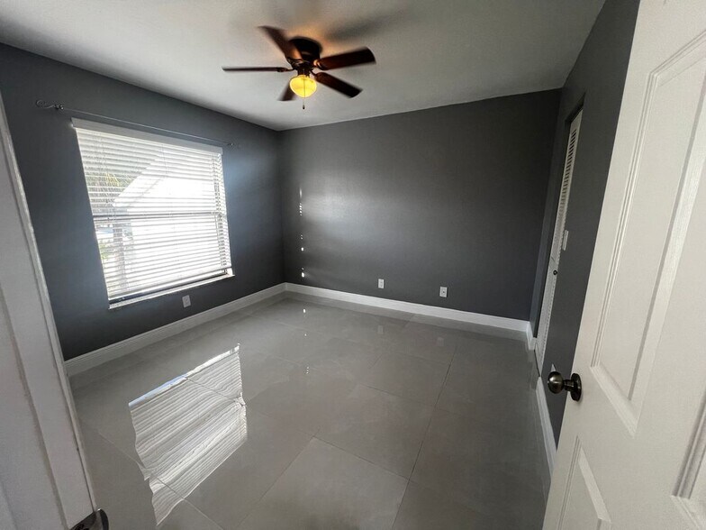 Building Photo - 13351 Greengate Blvd