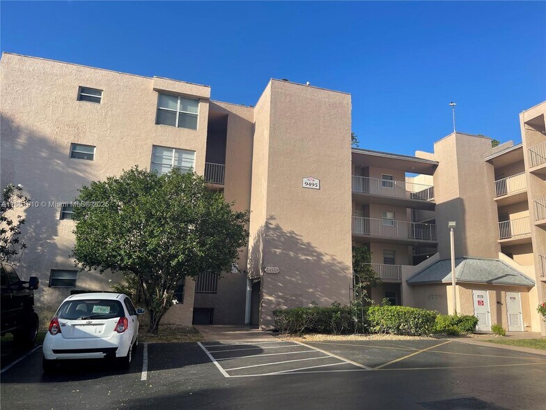 Building Photo - 9495 Evergreen Pl