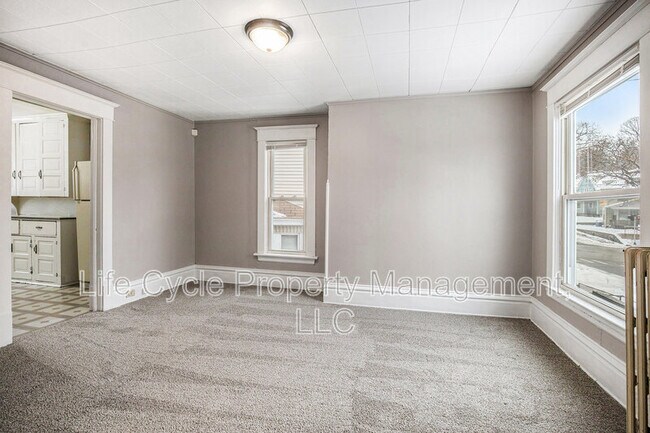 Building Photo - 247 Sweet St NE