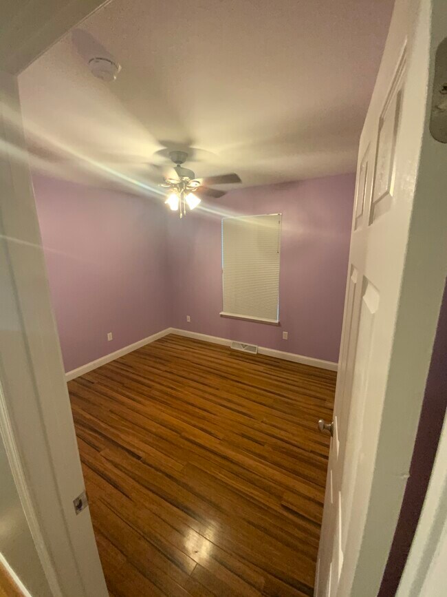 Bedroom 2 - 996 Tamara Dr