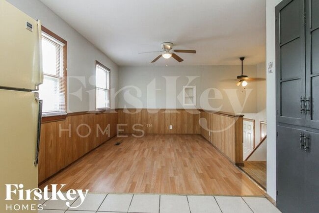 Building Photo - 1425 N Bolton Ave